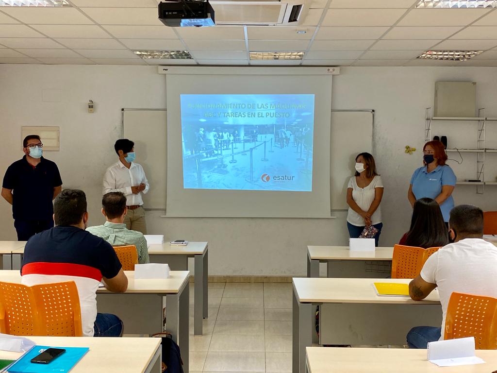 El concejal de Juventud Cristian Palomares durante la presentación del curso