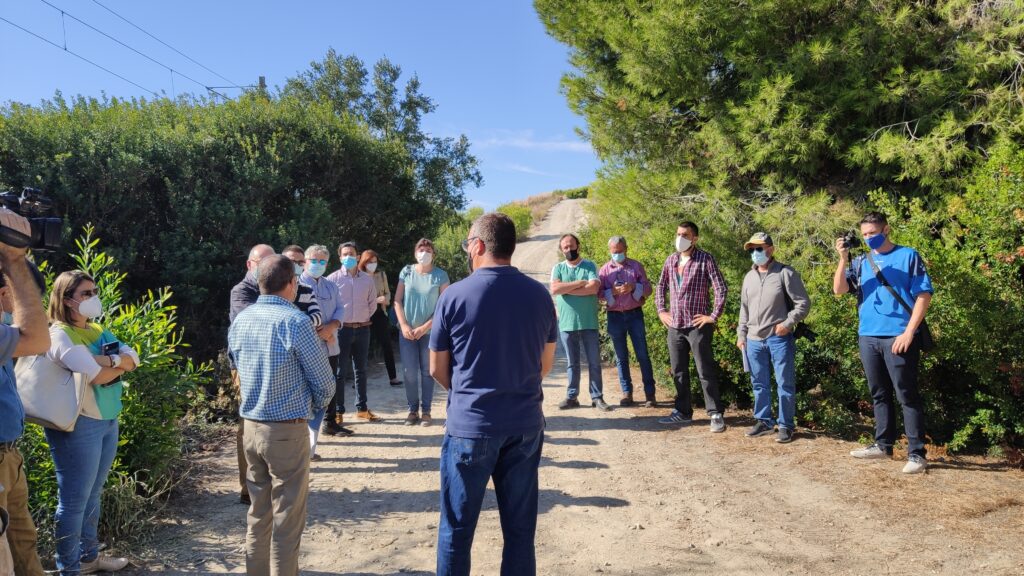 Por parte de la coalición de Gobierno (PP, Cs y VOX), además del citado edil, acudió Juanjo Berenguer (PP), alcalde de nuestro municipio y el concejal de Juventud, Cristian Palomares (PP). Por parte de los grupos políticos en la oposición, los portavoces Vicent Vaello y la edil Raquel Marín, del PSPV; Adriana Paredes, de Compromís; Pedro Mario Pardo, EUPV; Eric Quiles, de Podem y Eduardo Seva, de RED cv.