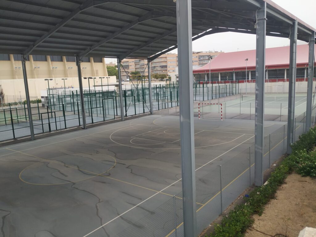 Pistas anexas a la instalación de la piscina municipal de El Campello