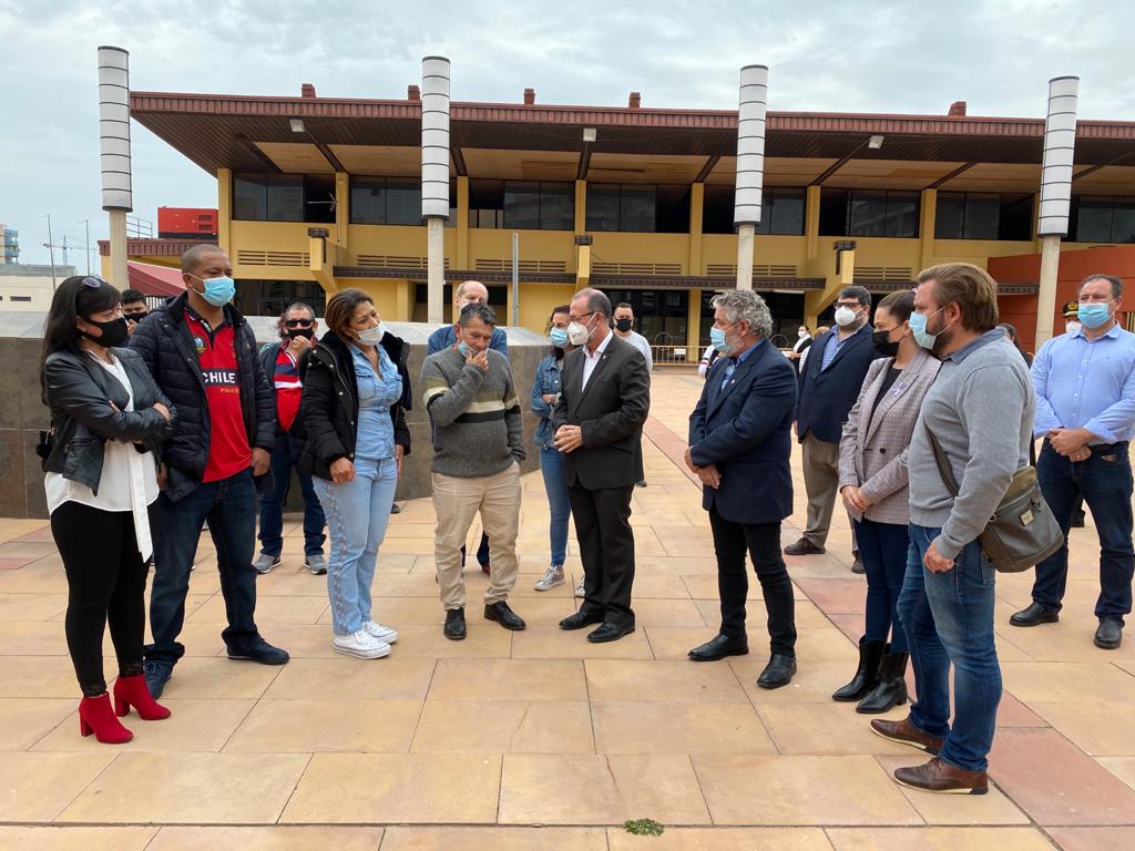 Familiares de Camila junto a las autoridades de El Campello