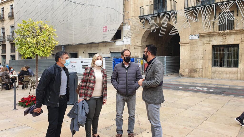 Mamen Peris junto a los ediles Santiago Roman (Sant Joan d'Alacant), Antonio Sola (Mutxamel) y Adrián Santos (Alicante)
