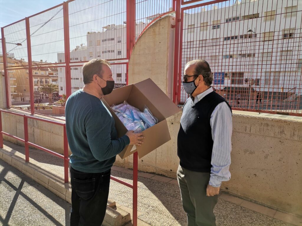 Reparto de mascarillas en El Campello