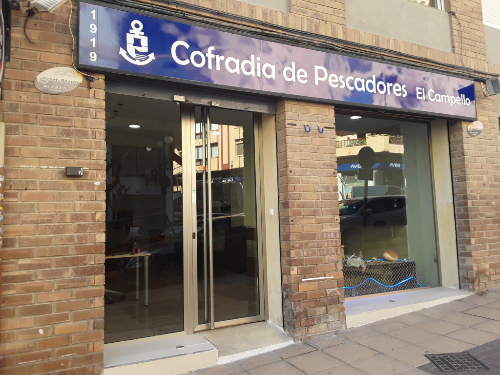  La Cofradía de Pescadores de El Campello ha puesto en funcionamiento  una oficina en el nº 21 de la avda. del Carrer la mar. Foto Mireia Soler