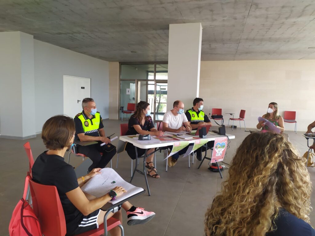 Las concejalías de Movilidad y Educación presentan el proyecto KISS&GO a los colegios de Sant Joan.