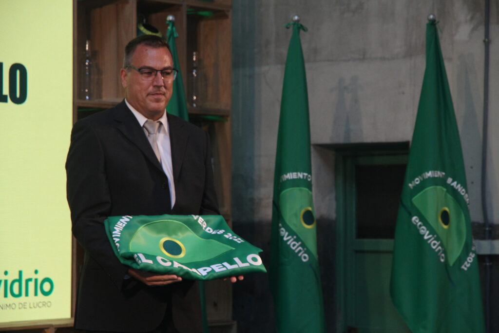 Julio Oca (Cs), con la bandera verde de El Campello