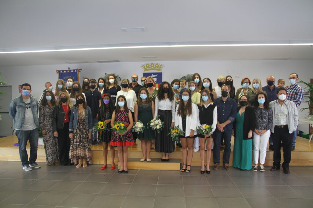 Foto de familia de la Comisión de Fiestas de Hogueras de Sant Joan d'Alacant
