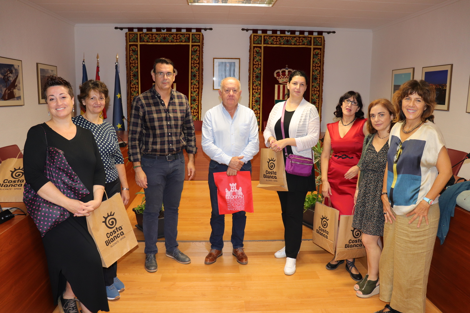 Dos Profesoras De Un Instituto De Belgrado Realizan En El IES Mutxamel 