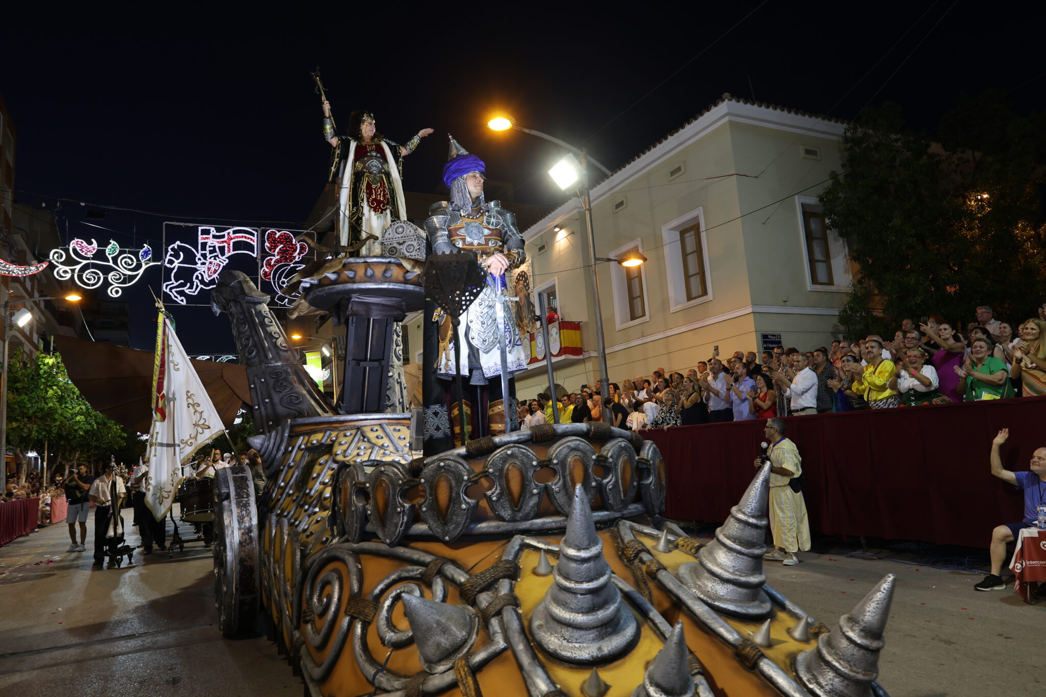 la-entrada-de-moros-y-cristianos-de-mutxamel-deslumbra-con-un