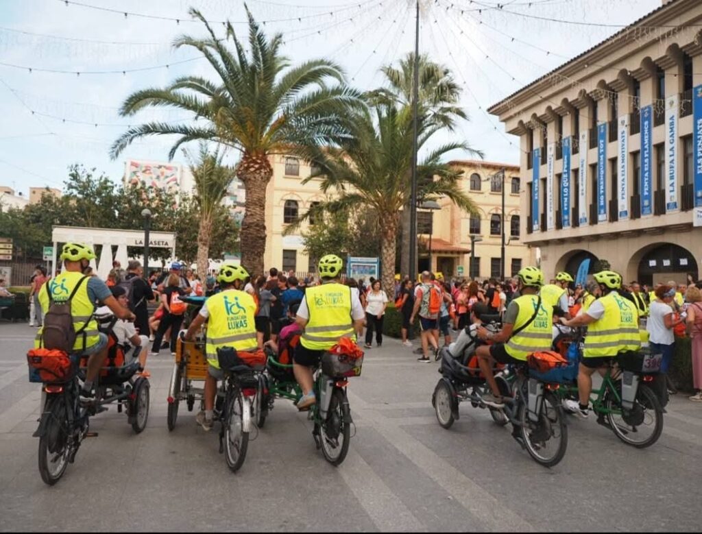 Participantes en una edición anterior de la Marxa Nocturna per Sant Joan organizada por el Grup Muntanyenc de Sant Joan