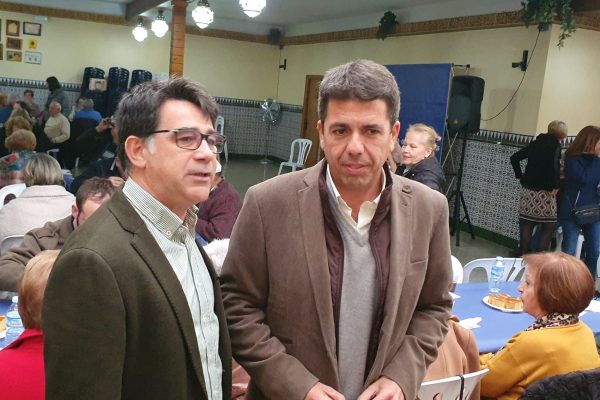 022326-1-Pachi-Pascual-y-Carlos-Mazón-en-el-Encuentro-de-Mayores-de-San-Vicente-del-Raspeig