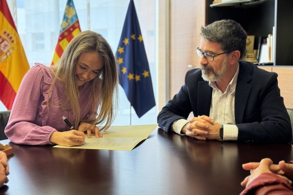 220425 Firma decreto alcaldesa 1