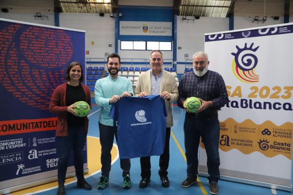 El-alcalde-de-Sant-Joan-Santiago-Román-en-la-presentación-del-campeonato