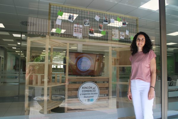 Felicia-Aracil-concejala-de-Comercio-en-el-Rincon-del-Comercio-de-Hubitat