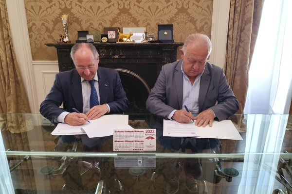 Firma-protocolo-Ayuntamiento-de-Mutxamel-y-AVAF