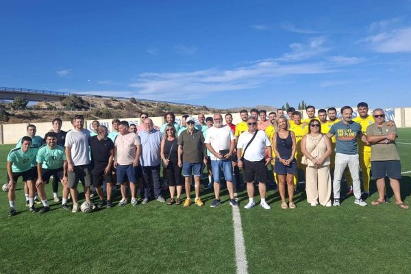 Foto-de-familia-en-recuerdo-de-Adrian-Soler