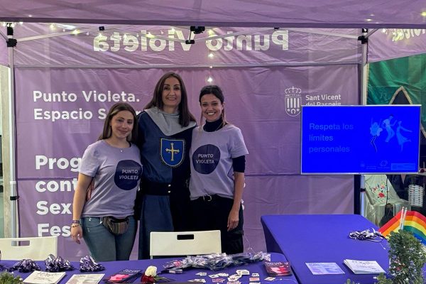 Imagen-de-archivo-de-la-visita-de-Mariela-Torregrosa-al-Punto-Violeta