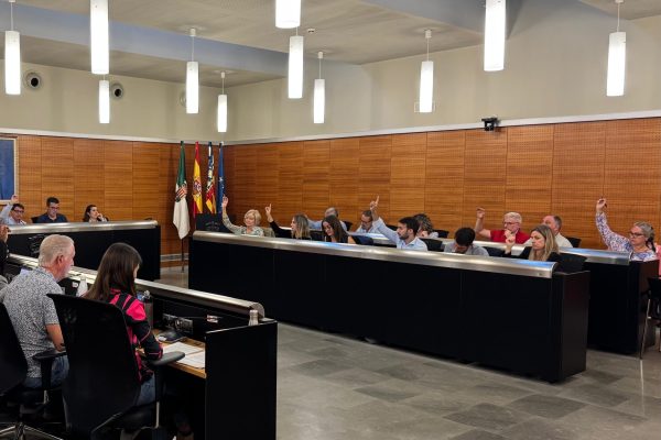 Imagen-de-la-votacion-de-la-prrorroga-del-contrato-de-residuos