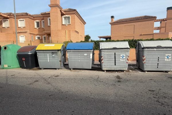 Isla-de-contenedores-en-Sant-Joan