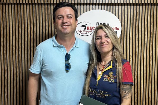 Jose-Manuel-Grau-portavoz-de-VOX-El-Campello-junto-a-Maria-Jesus-Bernabeu-en-Radio-El-Campello