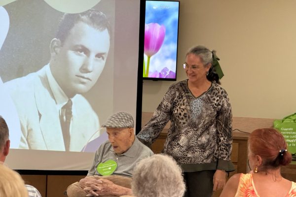 La-concejal-Yolanda-Iborra-en-una-actividad-con-Mayores