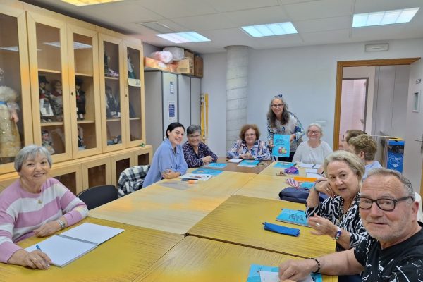 La-concejal-Yolanda-Iborra-en-una-actividad-con-mayores