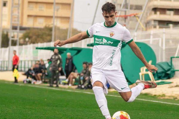 Nicolas-Salvador-en-uno-de-sus-partidos-con-el-Elche-CF