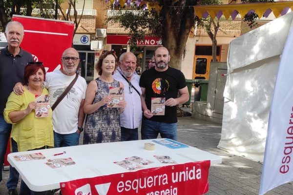 Reparto-informacion-en-mercadillo-II