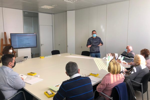 principal-las-entidades-vecinales-de-mayores-se-forman-en-administracion-electronica-es